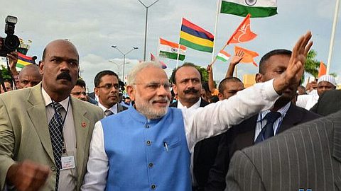 A l’Aéroport: Important Dispositif pour Accueillir Modi