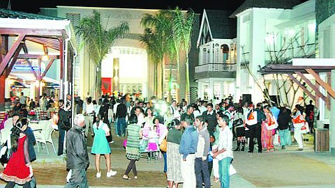 Sorties: Show de Voitures et Motos, Randonnée et Séances de Cinémas à Bagatelle et au Caudan