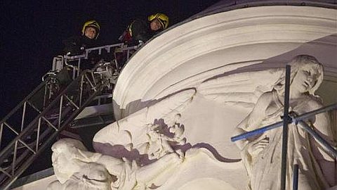 Almost 90 Hurt as Ceiling Collapses at London Theatre