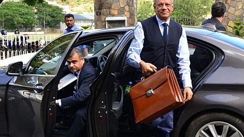 Aux Casernes Centrales: Navin Ramgoolam en Etat d’Arrestation