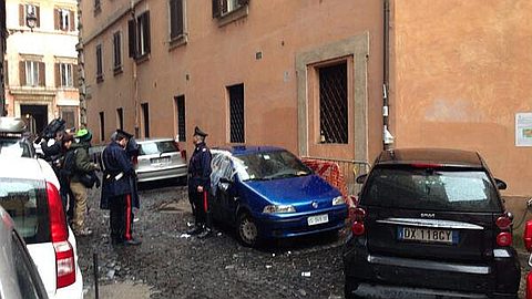 François Hollande au Vatican : une Bombe Artisanale Explose à Rome