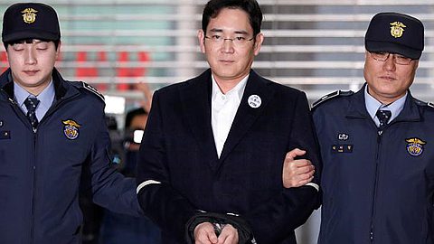 Samsung Group chief charged with bribery, corporate nerve center dismantled
