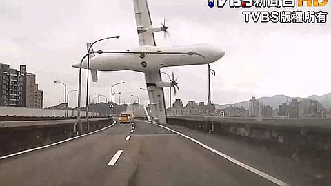TransAsia Crash Pilot Pulled Wrong Throttle, Shut Down Sole Working Engine