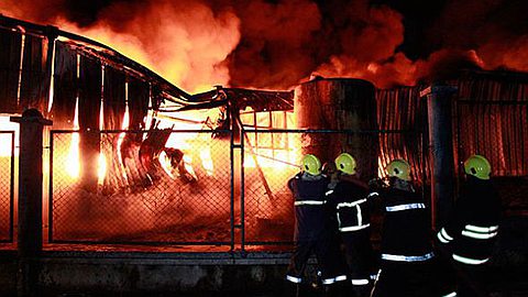 Incendie à Verdun: Plus d'une Nuit pour Circonscrire les Flammes