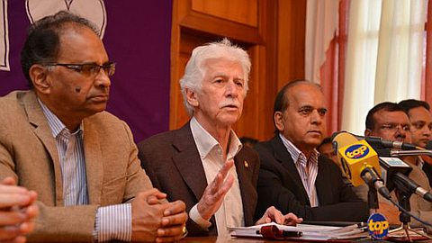 Sanctions: Paul Bérenger se Rétracte