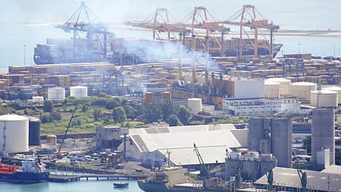 Une Nouvelle Cimenterie Dans la Zone Portuaire