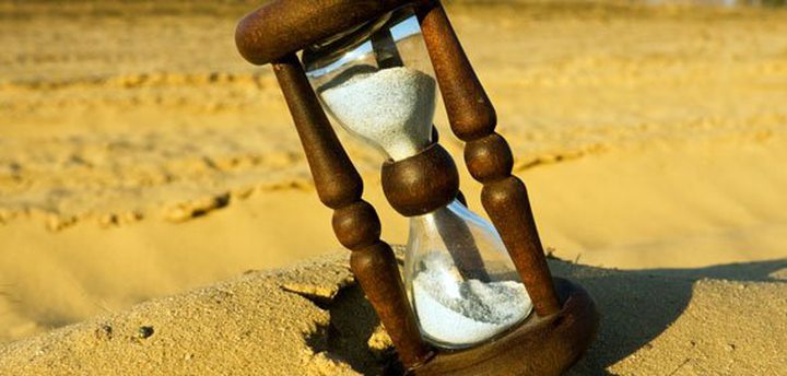 3 Ways to Survive in the Hourglass Economy