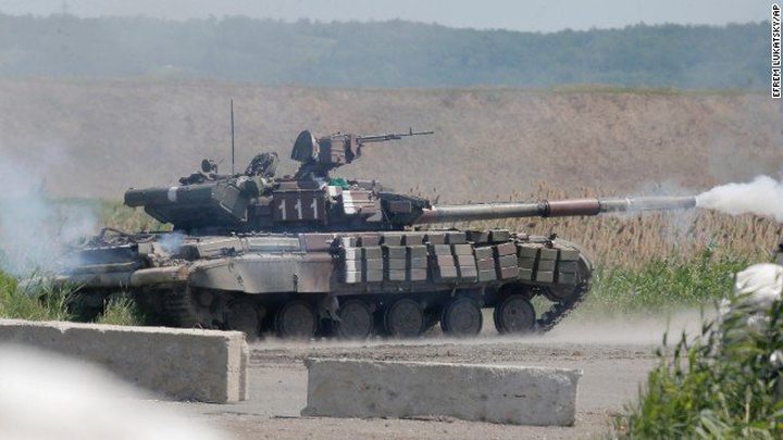 A Ukrainian tank opens fire during a battle with pro-Russian separatist fighters in Slovyansk
