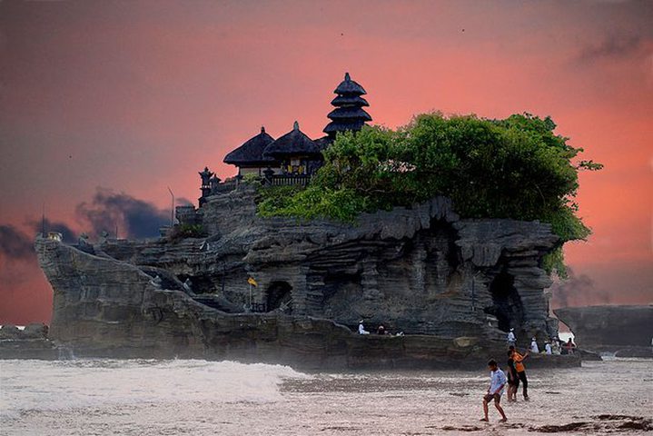 Picture of the Day: Bali’s Tanah Lot Sea Temple