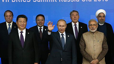 India’s Narendra Modi to Visit Pakistan in 2016 as Regional Foes Continue Dialogue