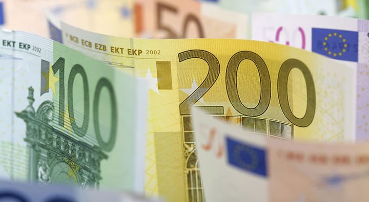 Euro hovers below five-month high..