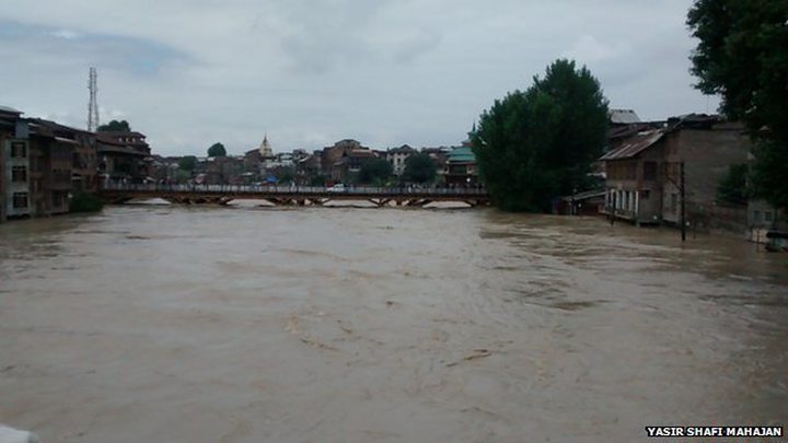 By Sunday morning, the Jhelum river had risen 4m in places...