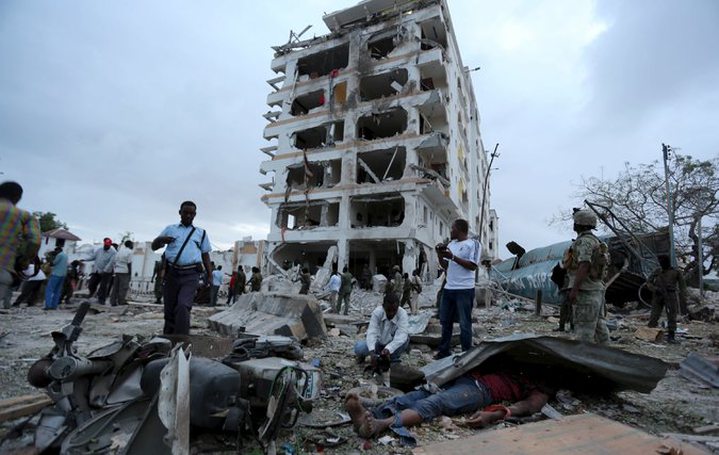 12 Are Killed in Bombing Outside Hotel in Somalia