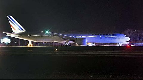 Air France Flight from San Francisco to Paris Diverted to Montreal After Threat
