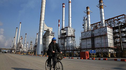 With Wave of Iranian Oil Imminent, a Shudder in Saudi Arabia