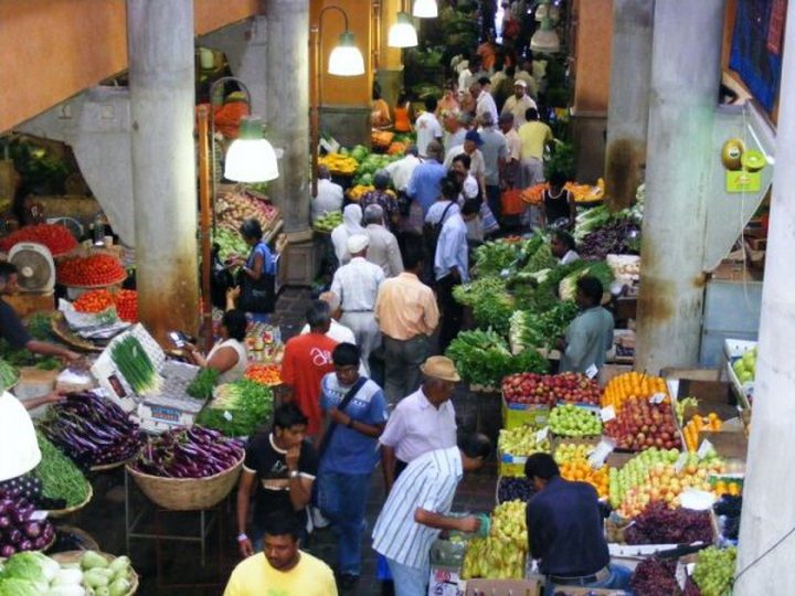 Tente Bazar: des Légumes se Font Rares