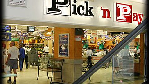 Football Madness With Polly The Parrot At Bagatelle