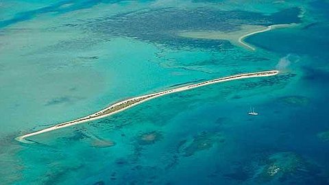 27 Sailors from a Taiwanese Trawler in Danger on the Reefs of St. Brandon