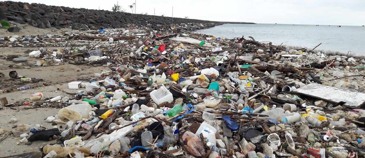 Post-Berguitta : 33 plages défigurées