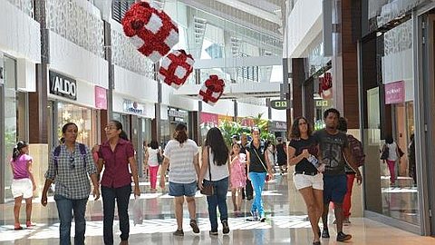 Late Night Shopping: Transport Lag Behind