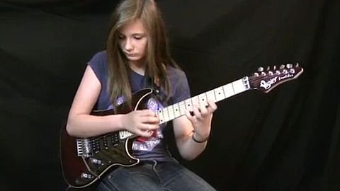 Video of the Day: 14-Years-Old Girl Showing Incredible Guitar Skills