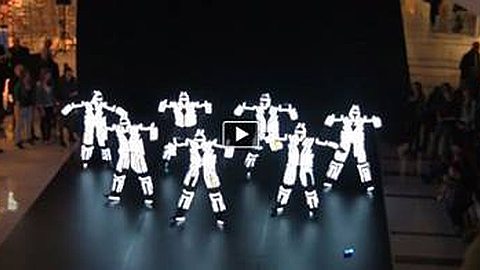 Video of the Day: Awesome LED Dance Show at the Mall