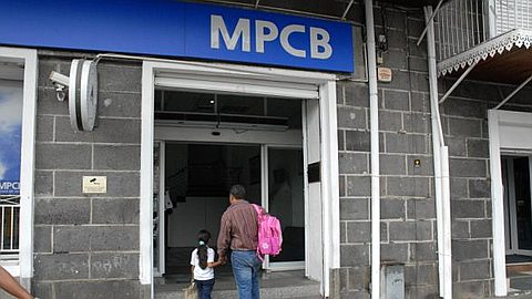 Criblé de Dettes, Prameshwar Gooljaury Poursuit la MPCB pour Rs 300 Millions
