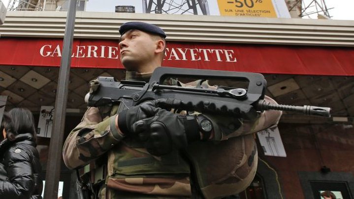 Paris Attacks: France to Deploy 10,000 Troops