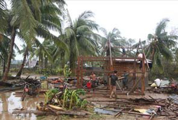 Philippines, Typhoon Bopha: 52 Dead and...