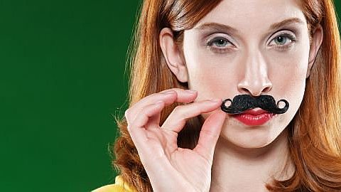 Should You Email Like a Man? (There's a Difference)