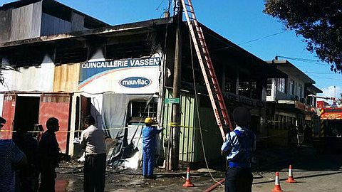 Ville Noire: Une Quincaillerie en Proie aux Flammes