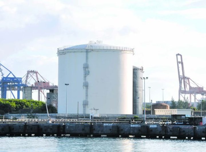 Port Louis Exports Gas to ....