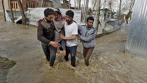 Heavy Rains Trigger Flood Fears in Kashmir; Six Dead