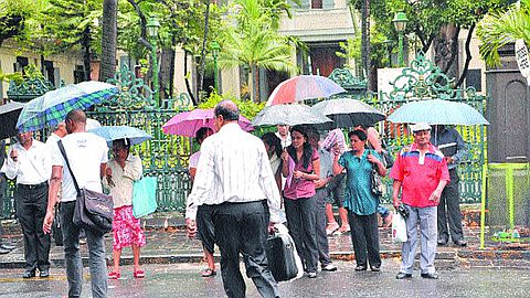Avis de fortes pluies : pas de classes ce mardi