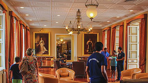 L’hôtel du gouvernement: sur les traces des élus