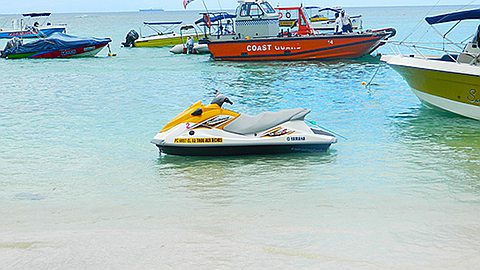 Activités Nautiques: Le Jet Ski Banni Des Eaux Mauriciennes