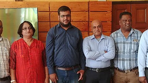 Université de Maurice: «Éna enn one man show!»