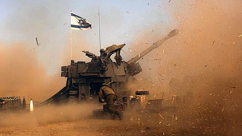 Thousands of Palestinians Flee Northern Gaza Strip