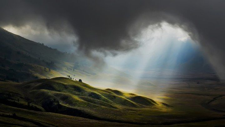 Picture of the Day: Light From Heaven