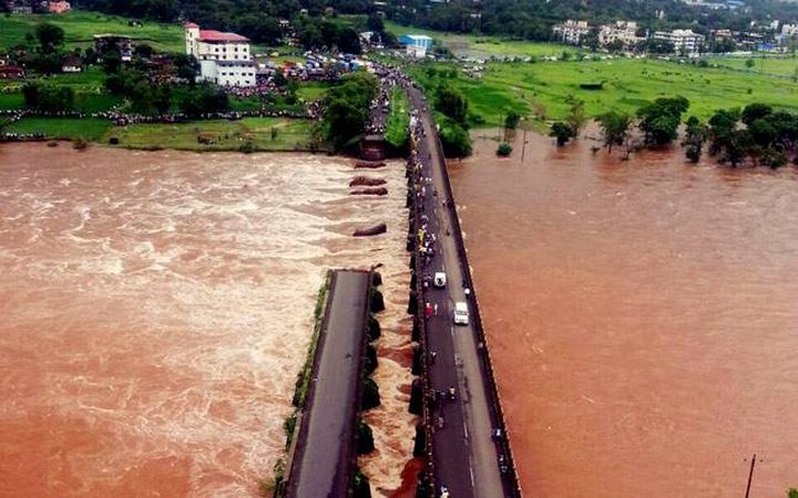 Bridge collapses on Mumbai-Goa highway