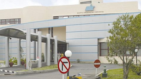 Open University of Mauritius: Classes Begin