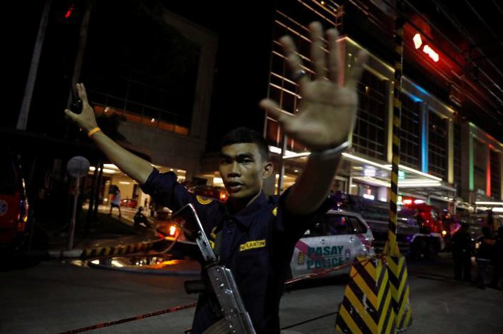 Gunman torches Philippine casino...