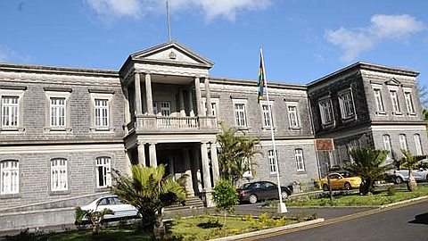 HSC: Un Elève Réclame Rs 14 Millions à Cambridge