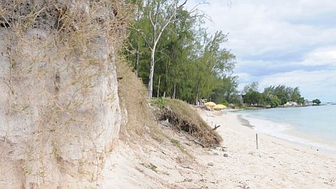 Rivière-Noire: des solutions à trouver pour freiner l’érosion des plages
