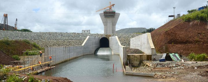 Bagatelle Dam : les consultants versent ....