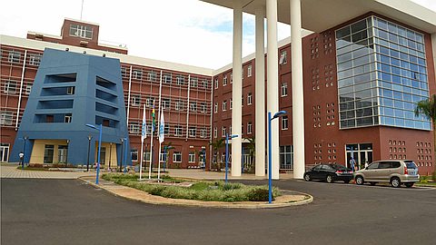 MBC: Ivan Collendavelloo, Paul Bérenger 