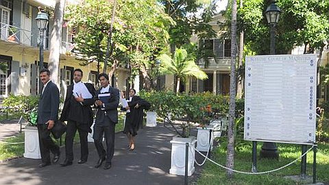 Le judiciaire compte 19 nouveaux avoués dont la fille du président Pradeep Roopun