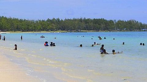 Employees Protest Against HRD in a Hotel in Belle Mare