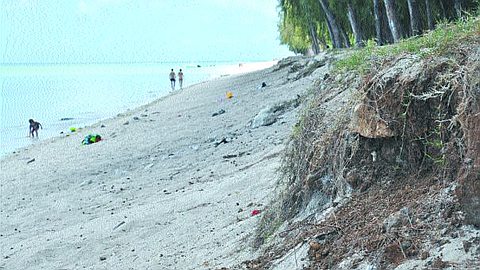 Erosion: Raj Dayal Evoque la Création de Plages Artificielles