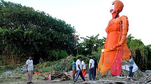 Holi: Celebrations Start